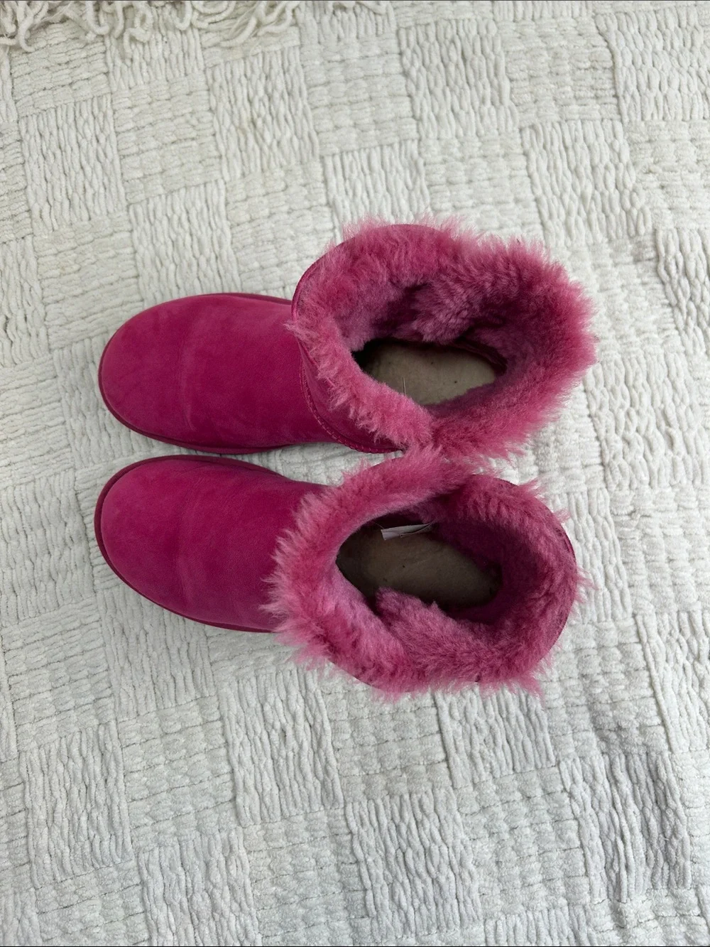 Ugh Mini Bailey Button Geo Perf Magenta Pink 10